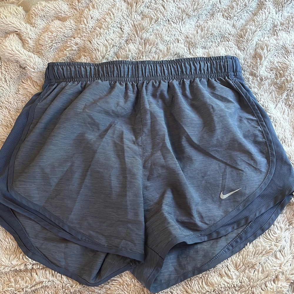 nike shorts size M